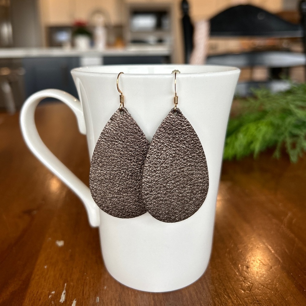 Nickel & Suede Lightweight Leather Earrings sz small (2"). Warm bronze color.